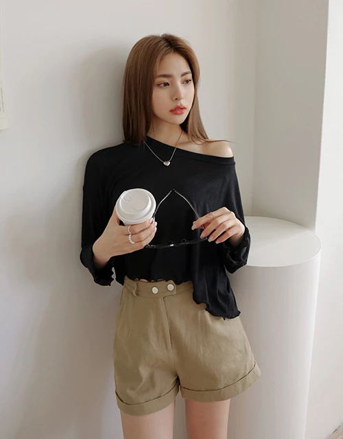 Buckle Pleated Shorts