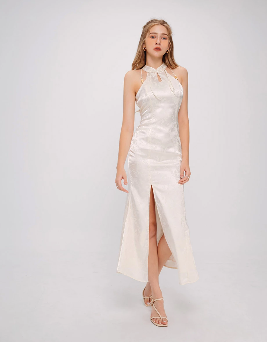 木珠綴飾繞頸開衩長旗袍