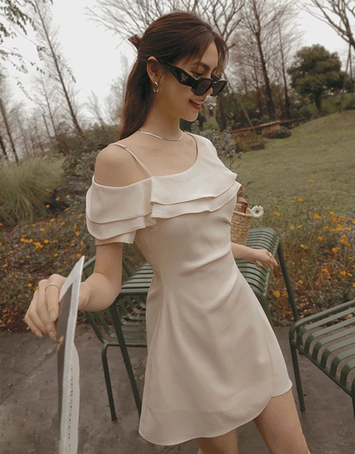單肩層次荷葉邊短洋裝