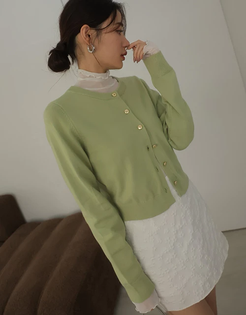 品牌LOGO金扣厚磅針織上衣