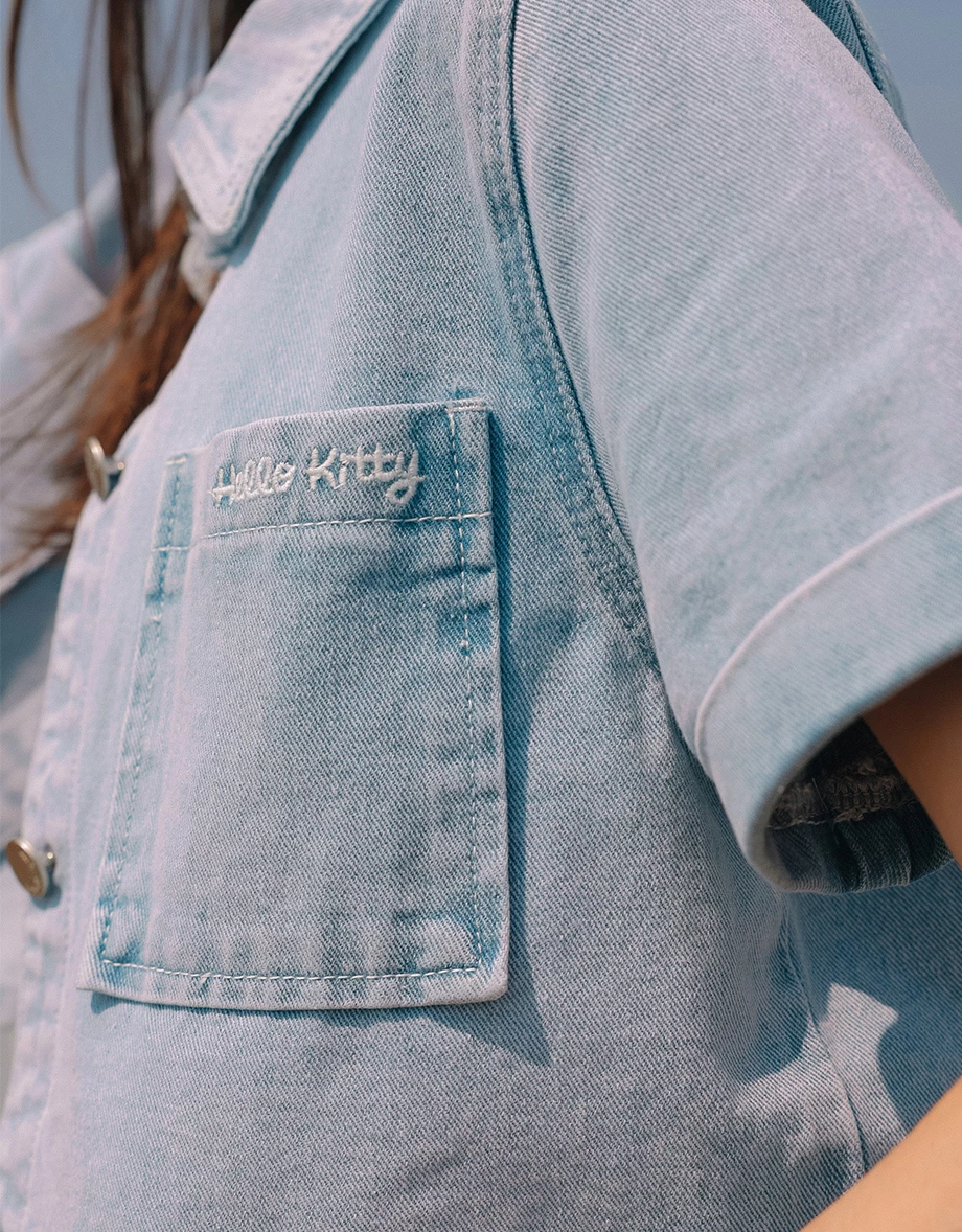 【Hello Kitty聯名】美背刺繡圖案牛仔短版襯衫