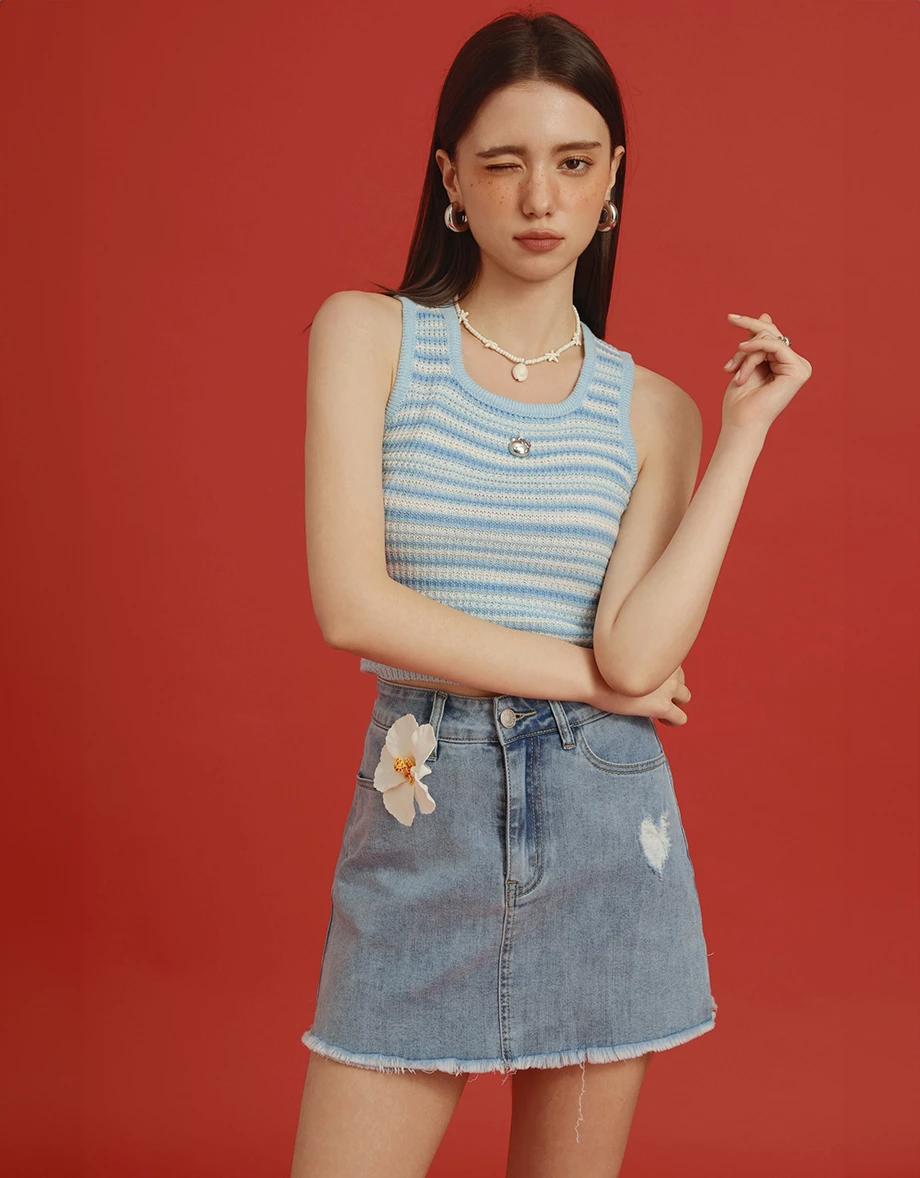 【Hello Kitty聯名】造型墜飾多彩條紋針織背心
