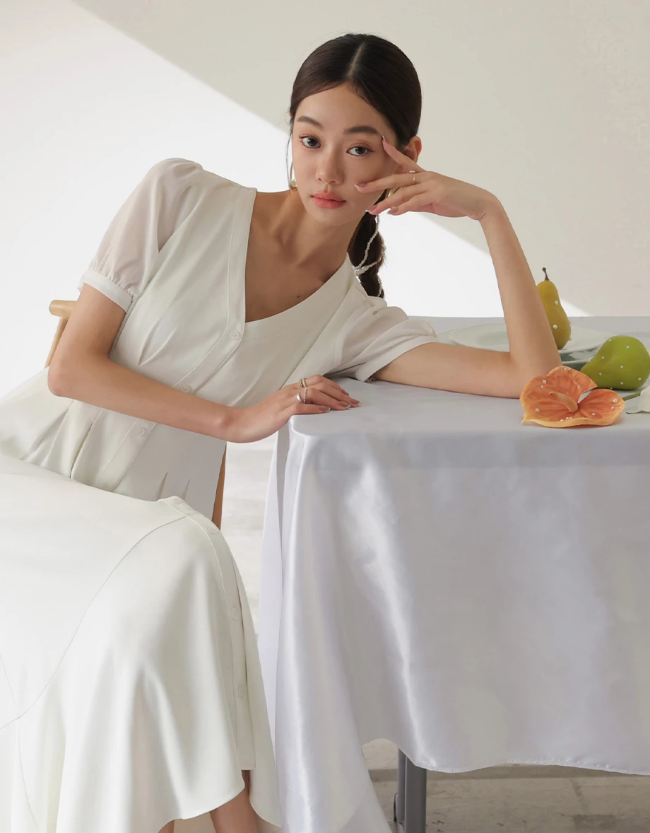 V領澎袖收腰排扣傘襬長洋裝