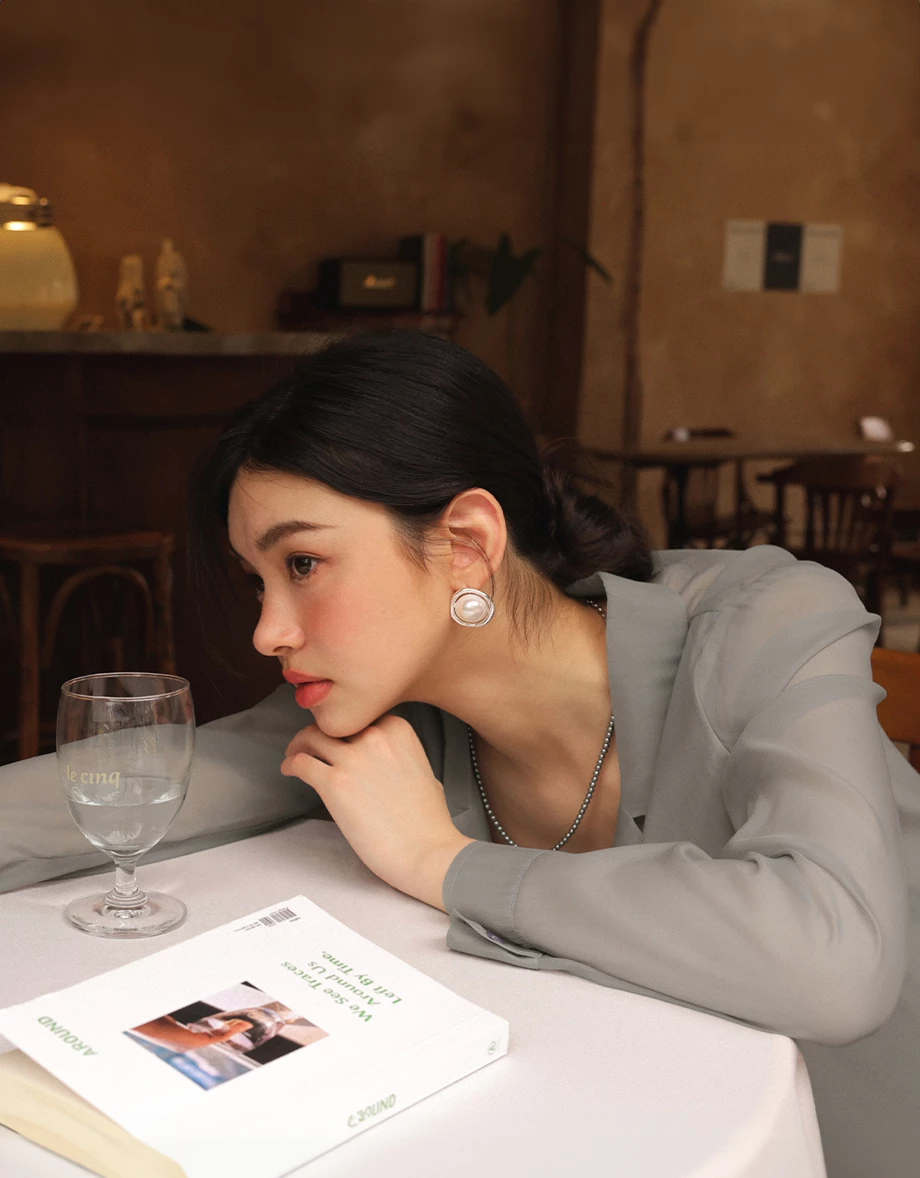 輕盈透肌寬版西裝外套