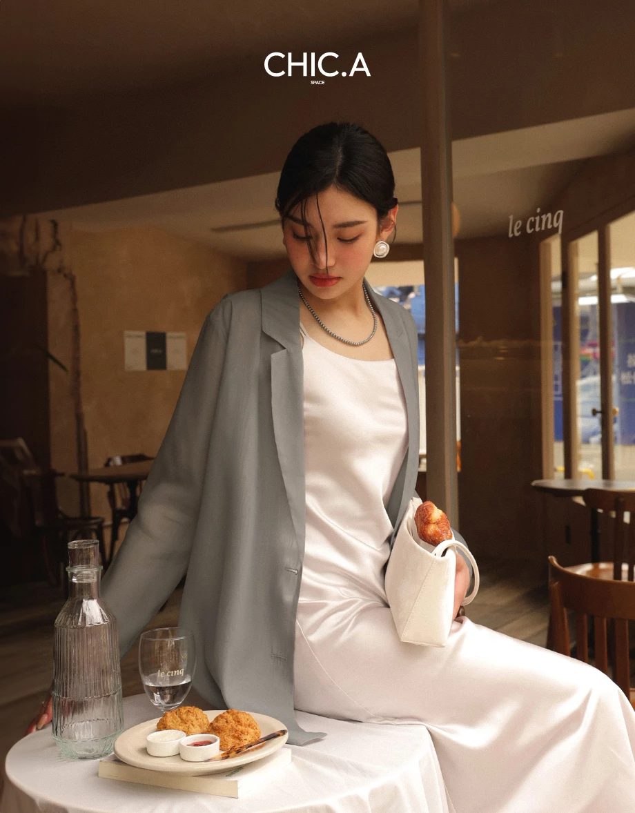 輕盈透肌寬版西裝外套
