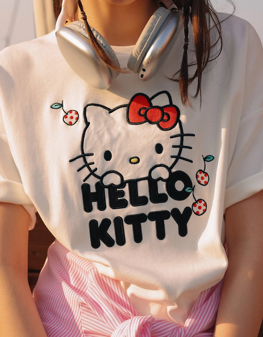 【Hello Kitty聯名】刺繡貼布圖案寬版TEE