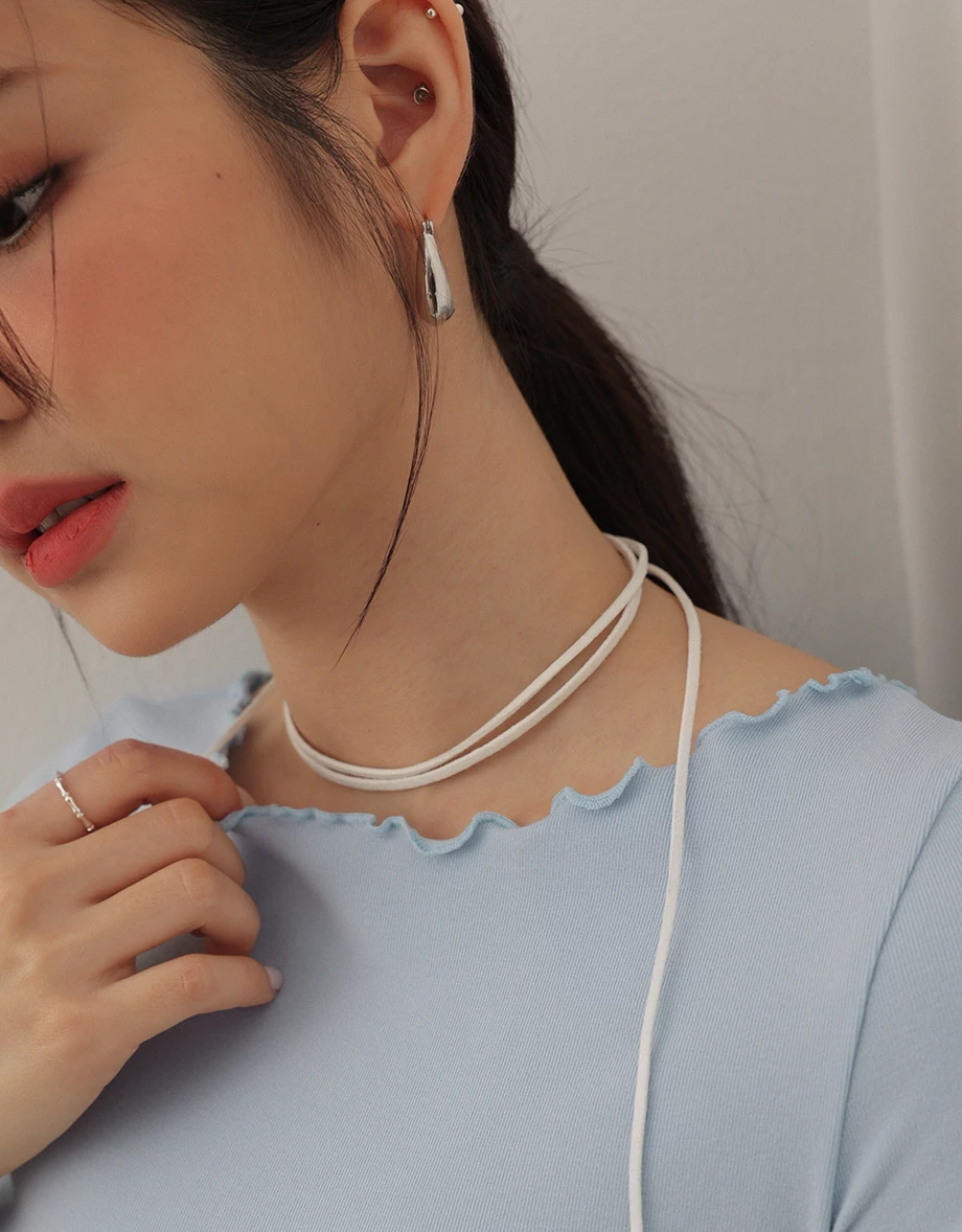 木耳邊圓領側抓皺短袖短版TEE