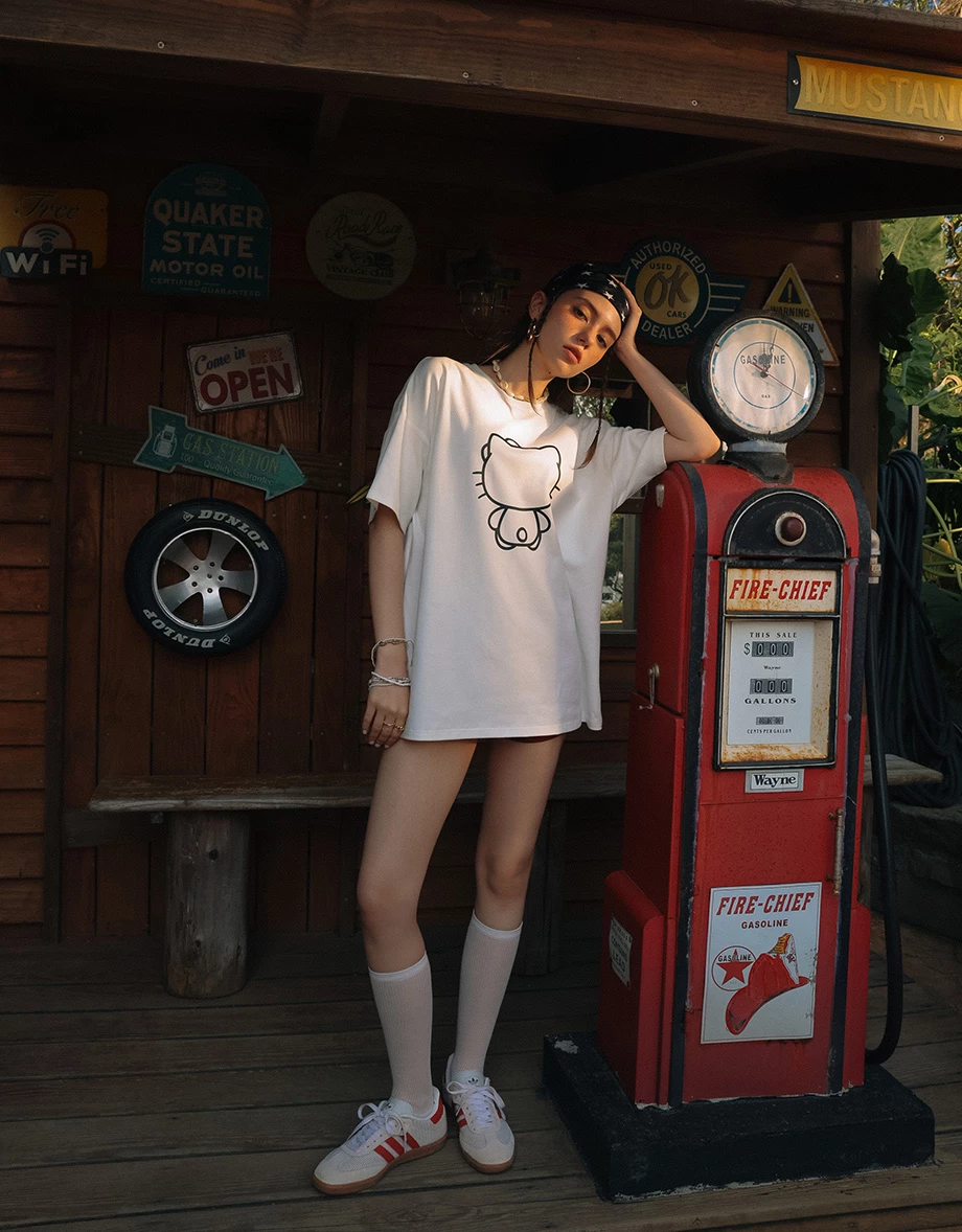 【Hello Kitty聯名】輪廓線圖案寬版TEE