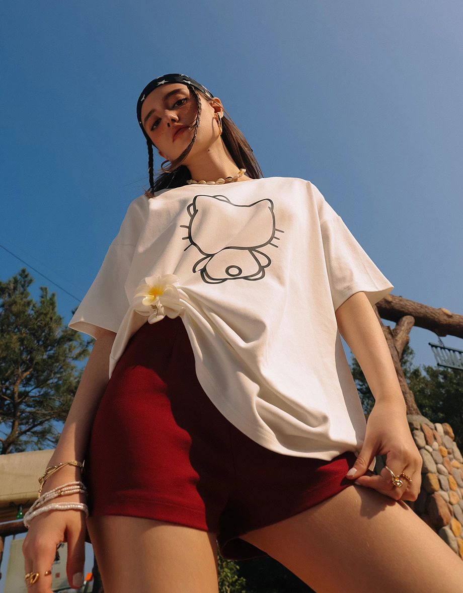 【Hello Kitty聯名】輪廓線圖案寬版TEE