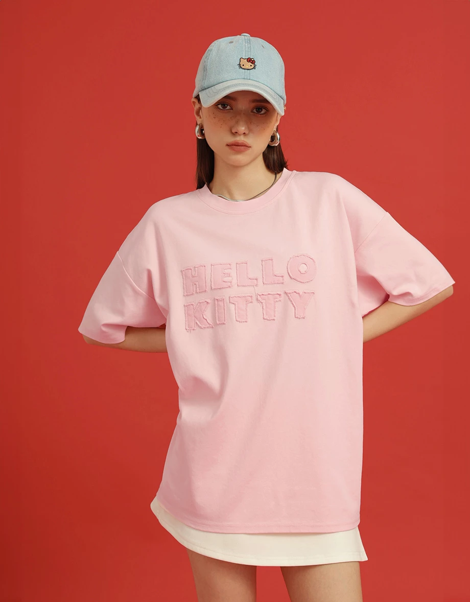 【Hello Kitty聯名】貼布繡字母寬版TEE
