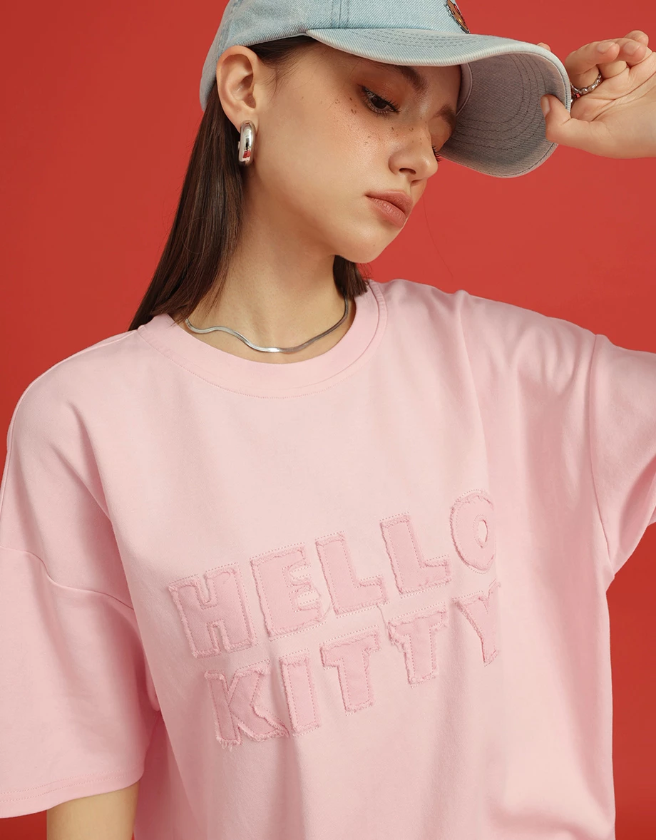 【Hello Kitty聯名】貼布繡字母寬版TEE
