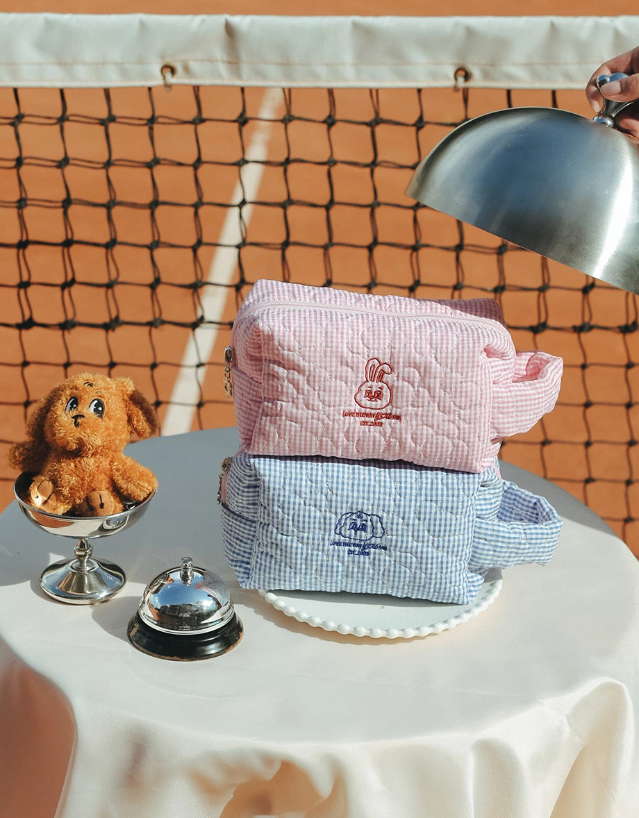 【Lyra & Toby】刺繡絎縫格紋化妝包
