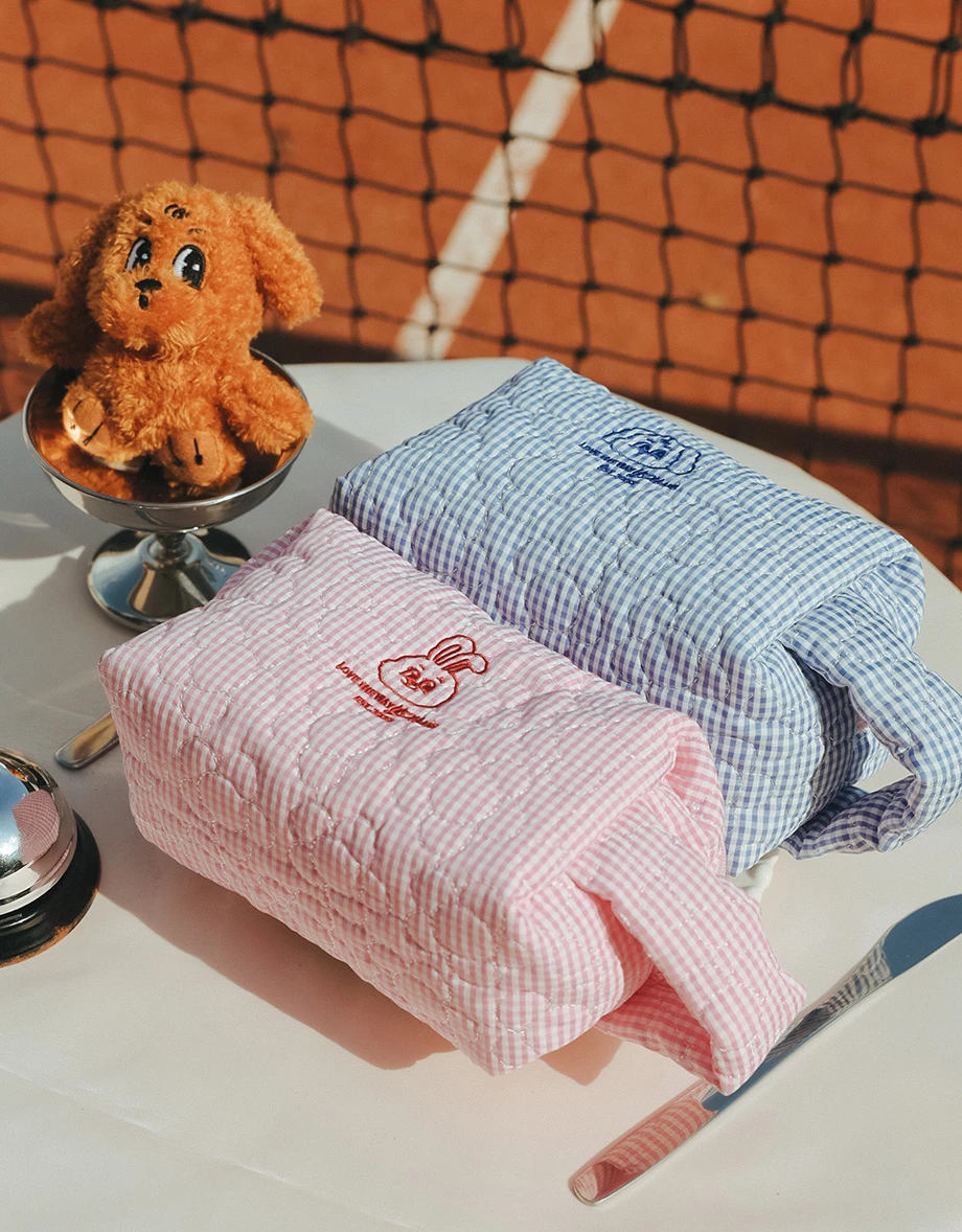 【Lyra & Toby】刺繡絎縫格紋化妝包