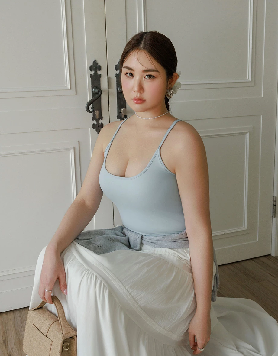 高彈輕塑美胸U領短版細肩帶背心(附胸墊)