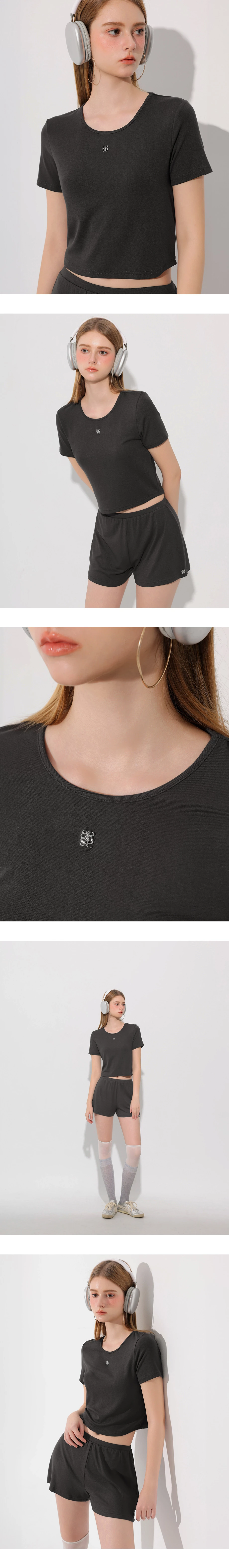 品牌LOGO綴飾合身短TEE