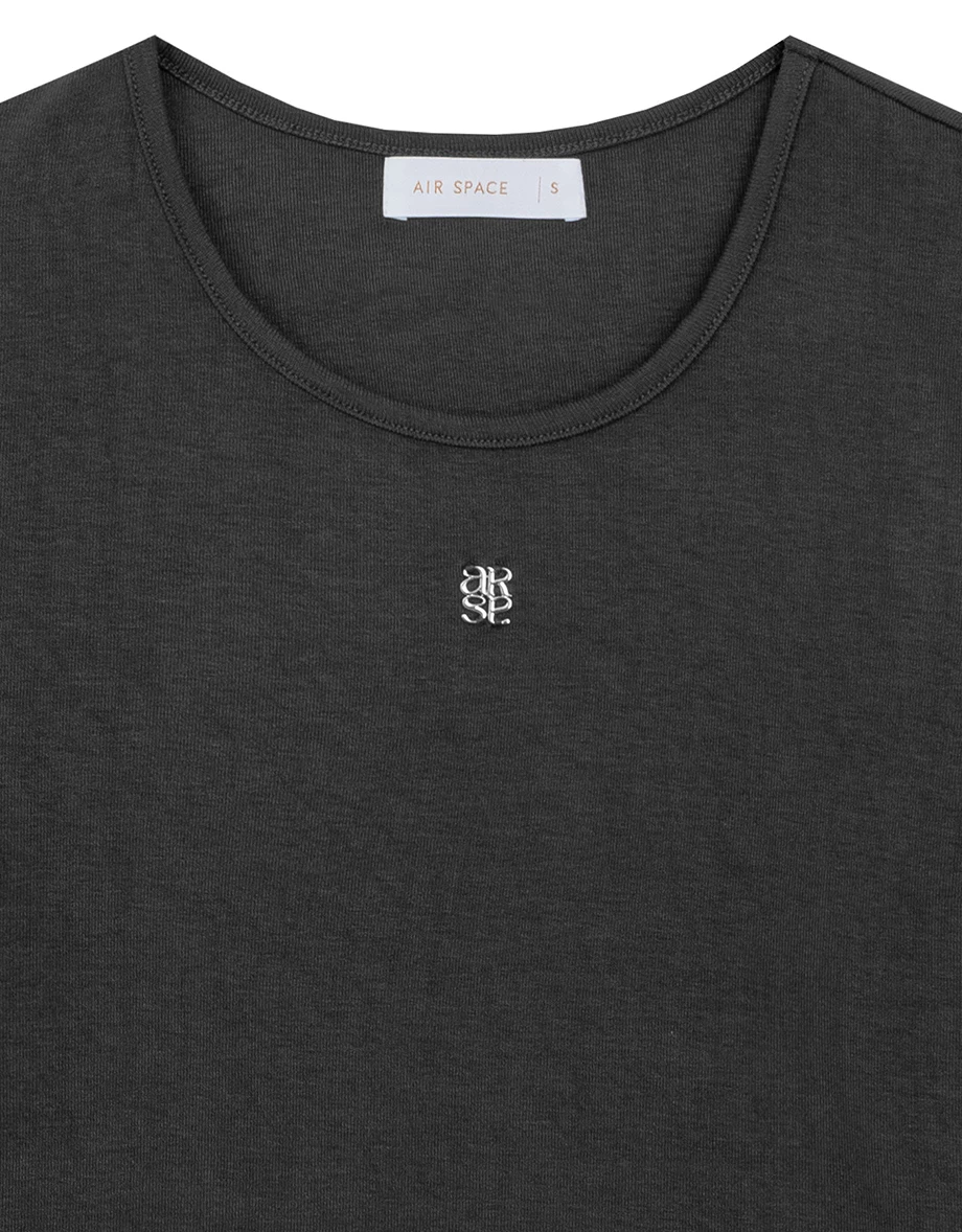 品牌LOGO綴飾合身短TEE