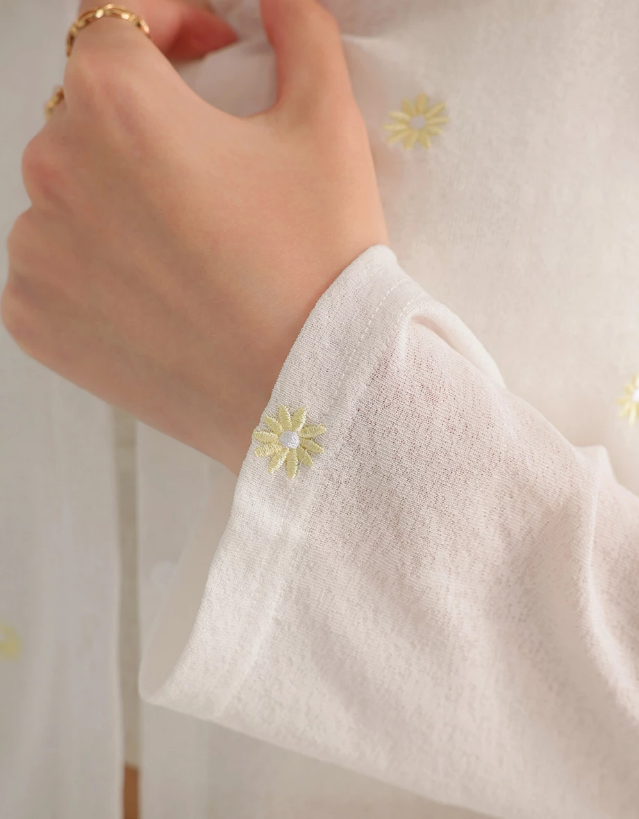 小雛菊刺繡微透肌開襟外套