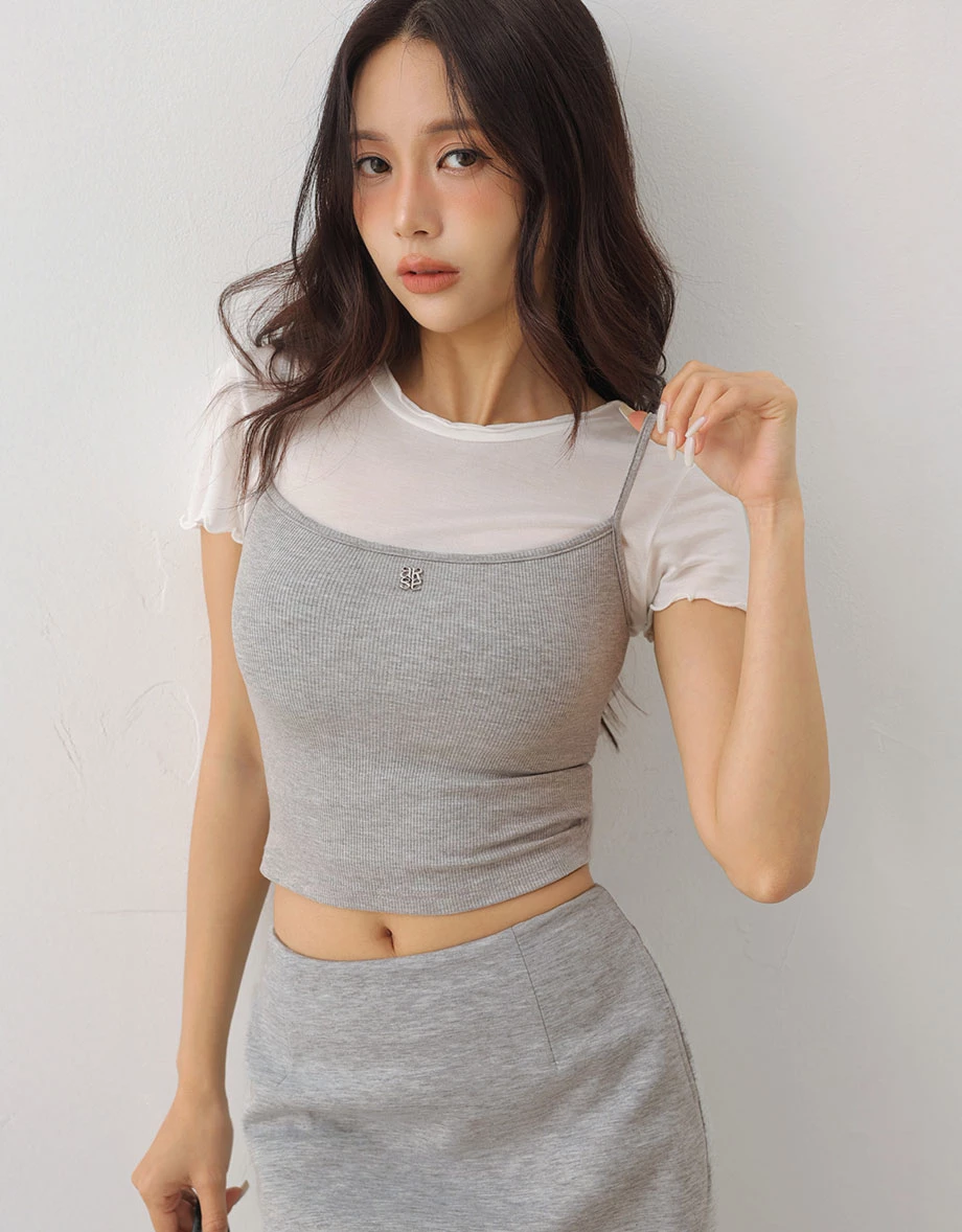 品牌LOGO細肩帶短版背心(附胸墊)