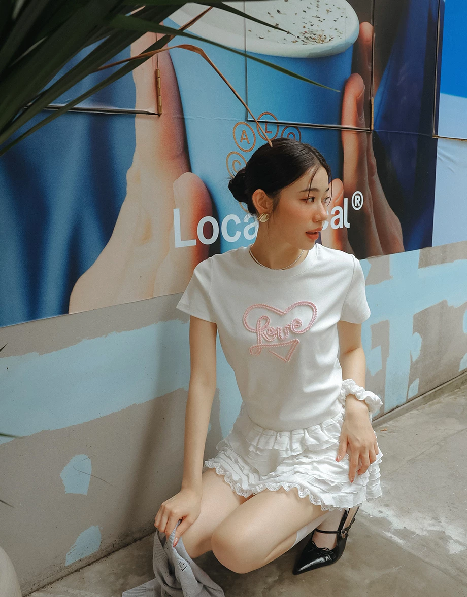 Love立體花邊線條字短TEE