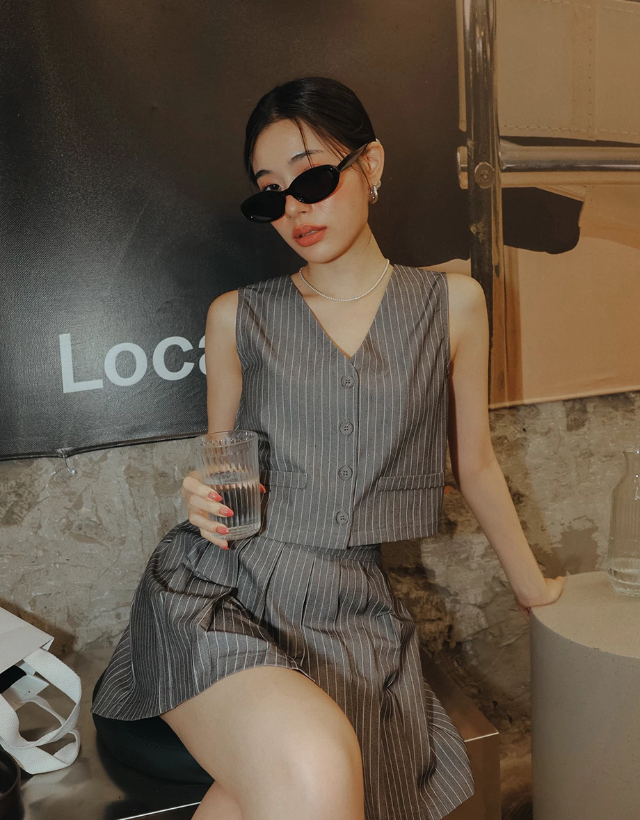 V領條紋西裝背心