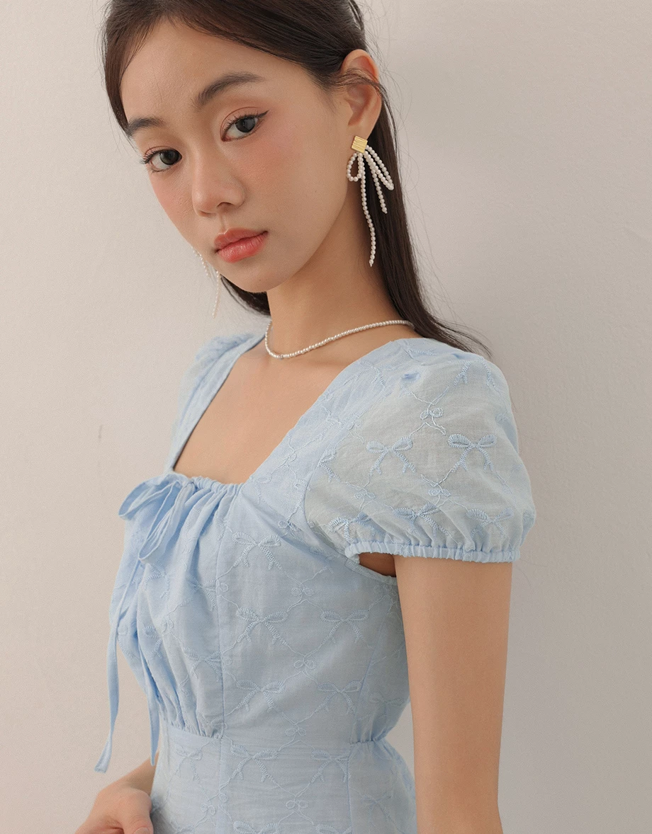 蝴蝶結刺繡澎袖短洋裝
