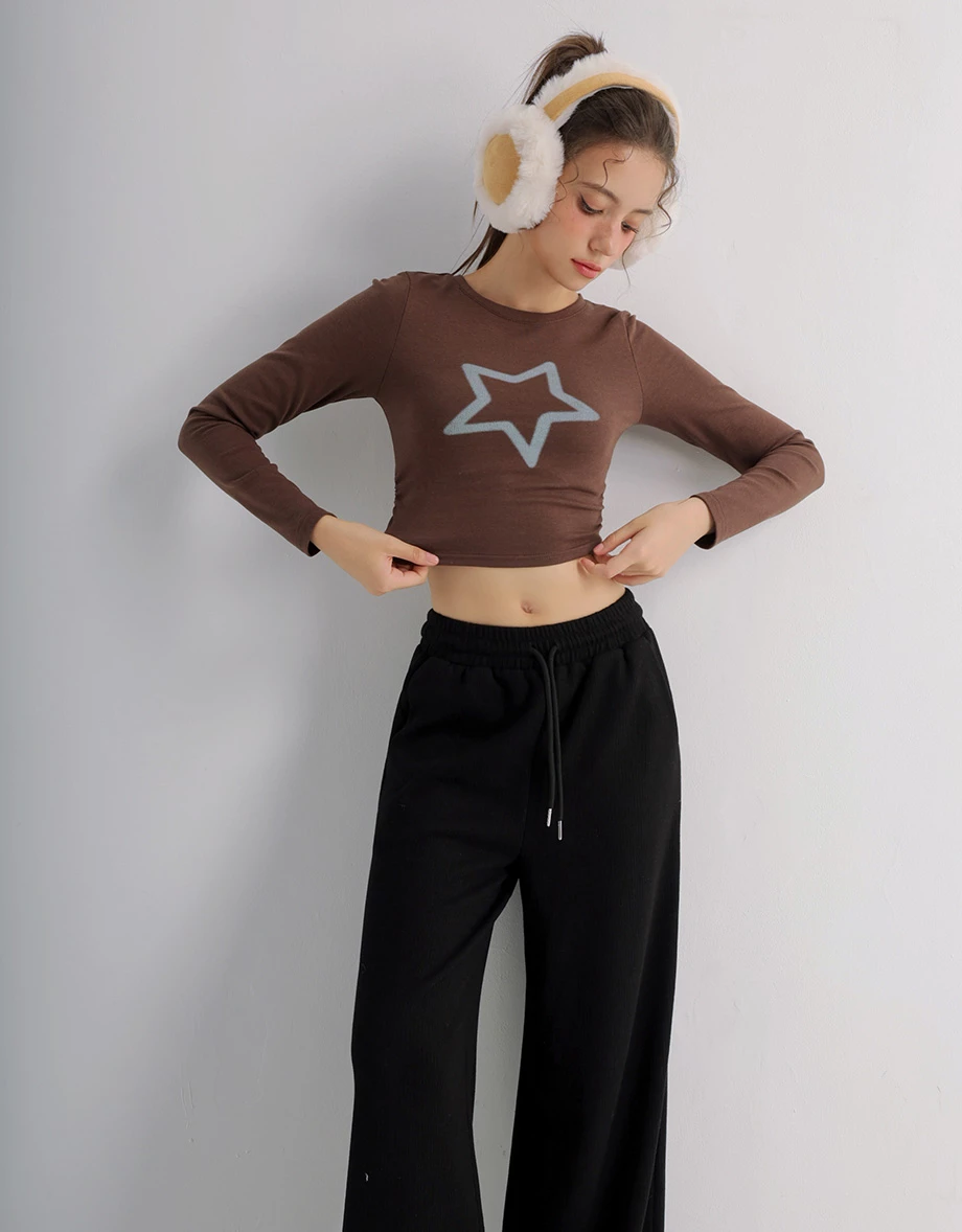 Contrast Star Motif Fitted Long Sleeve Crop Top Contrast Star Motif Fitted Long Sleeve Crop Top