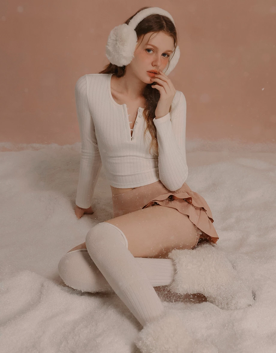 Star Button Split Neck Ribbed Knit Long Sleeve Henley Top