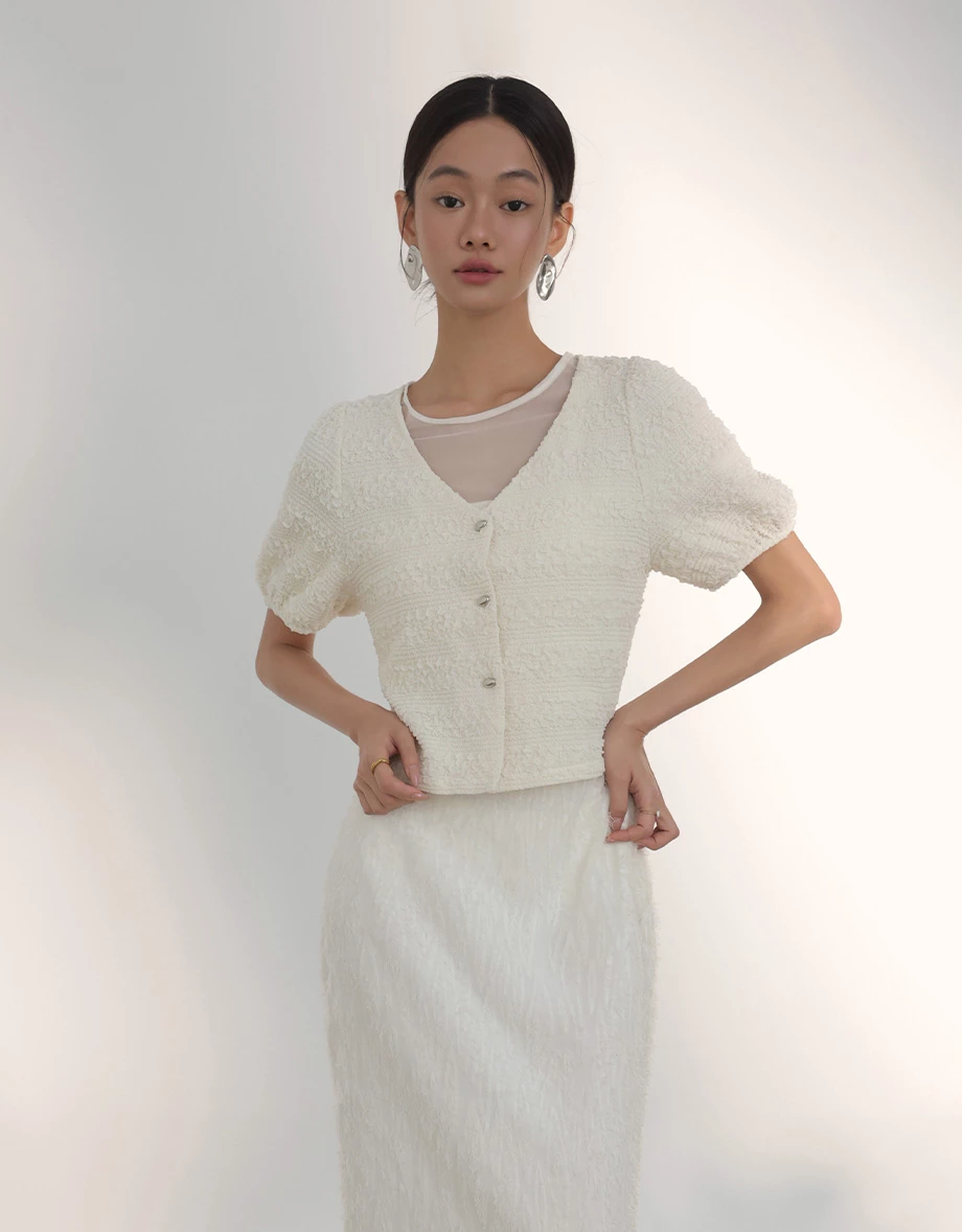 小香抓皺花紋理V領澎袖銀扣上衣