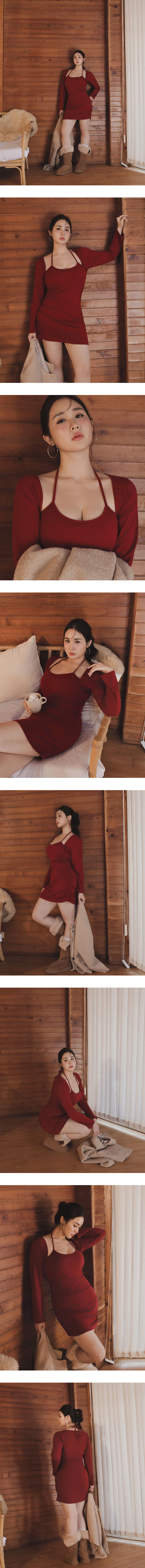 Cut Out Shoulder Halter Strap Bodycon Dress with Side Ruched Detail Cut Out Shoulder Halter Strap Bodycon Dress with Side Ruched Detail