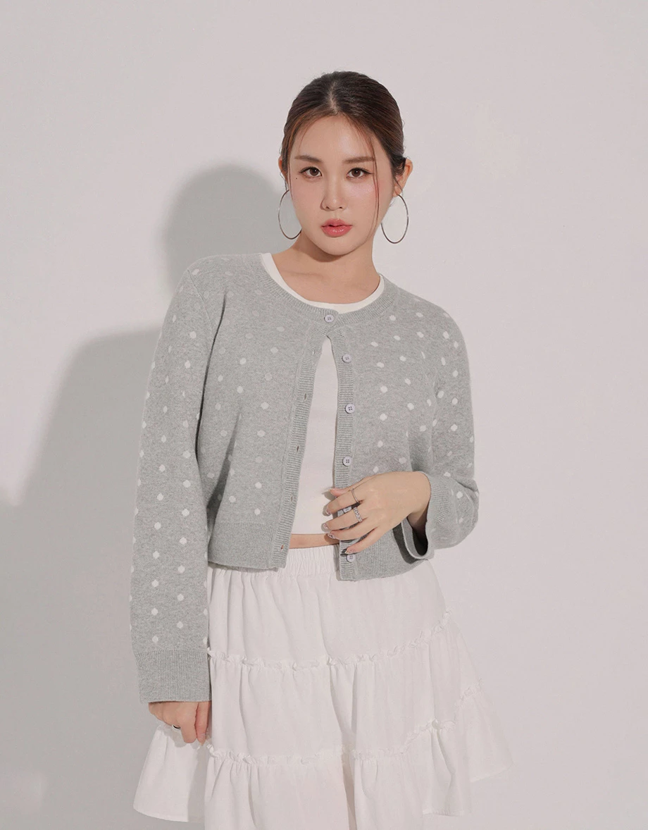 【Ling Cheng Design】Classic Crew Neck Buttoned Knit Cardigan