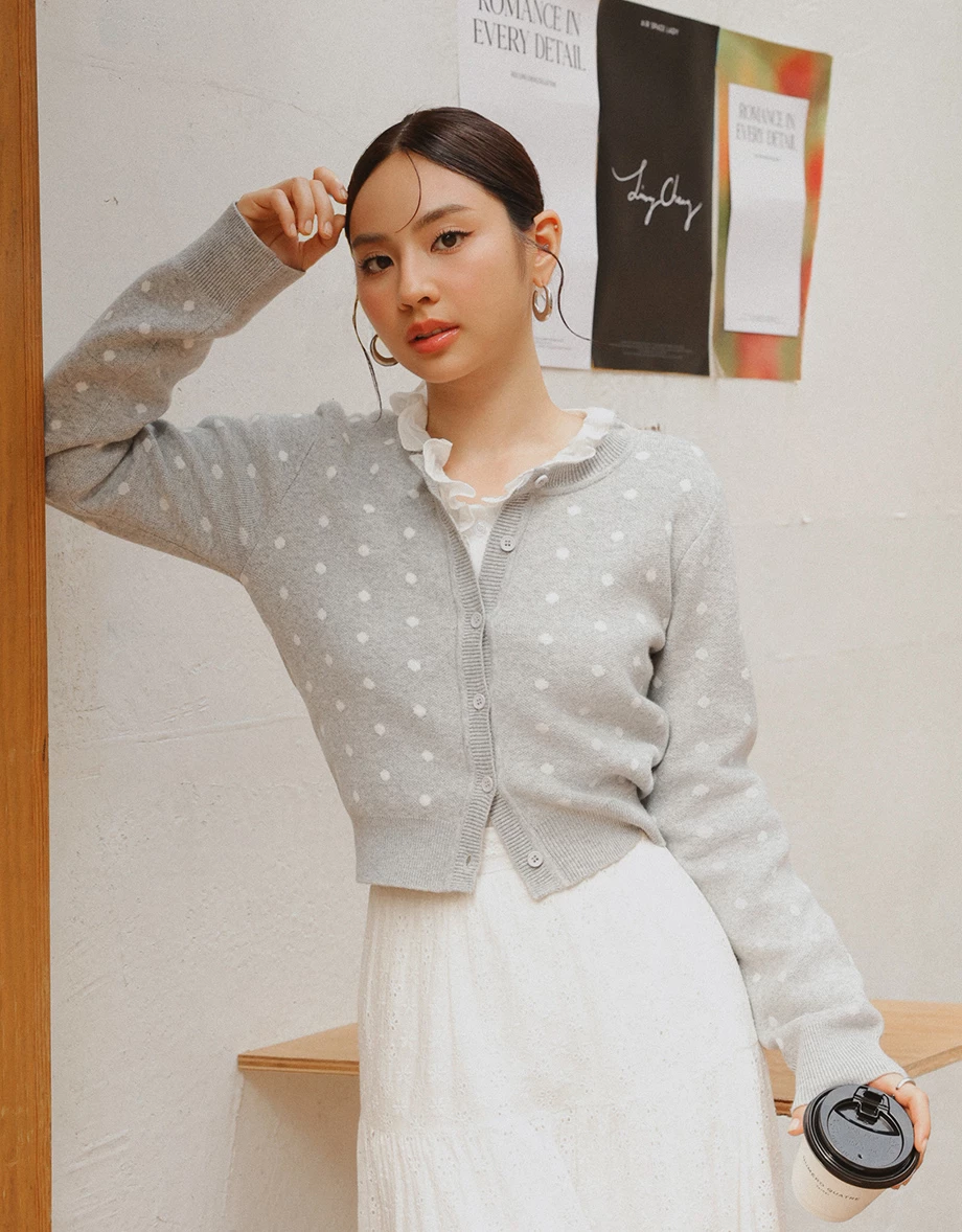 【Ling Cheng Design】Classic Crew Neck Buttoned Knit Cardigan