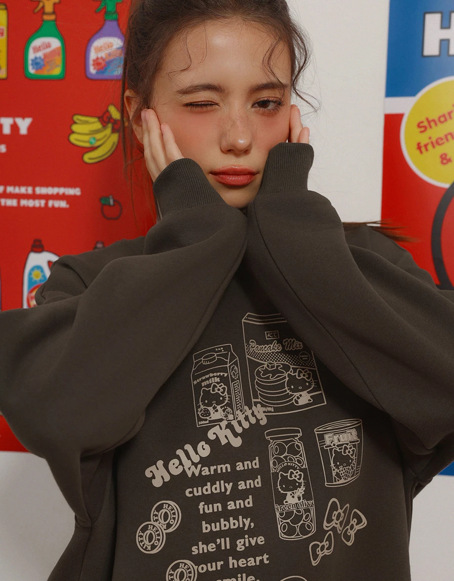 【Hello Kitty Collaboration】Vintage Inspired Graphic Print Fleece Oversized Pullover Sweatshirt