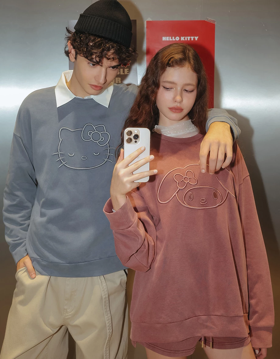 【SANRIO Collab】Sanrio Collaboration Character Outline Embroidered Sweatshirt