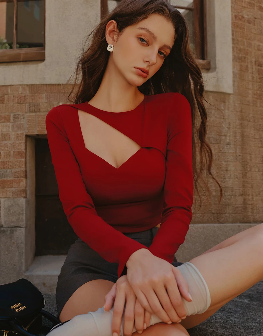 【Heat Tech】Long Sleeve Asymmetric Cut Out Neckline Fitted Padded Bra Top