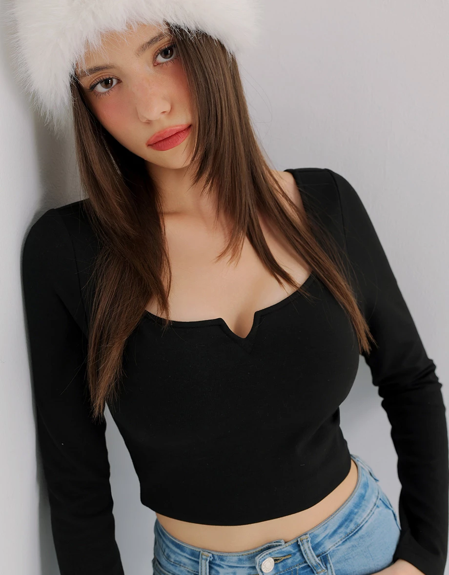 【Heat Tech】V Cut Neckline Fitted Long Sleeve Padded Cropped Bra Top 【Heat Tech】V Cut Neckline Fitted Long Sleeve Padded Cropped Bra Top