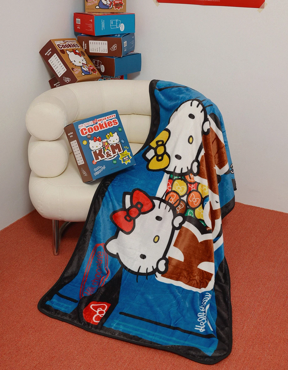 【Hello Kitty Collaboration】Cozy Fleece Blanket with Kitty Graphic