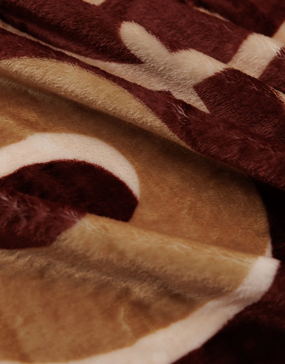 【Hello Kitty Collaboration】Cozy Fleece Blanket with Kitty Graphic