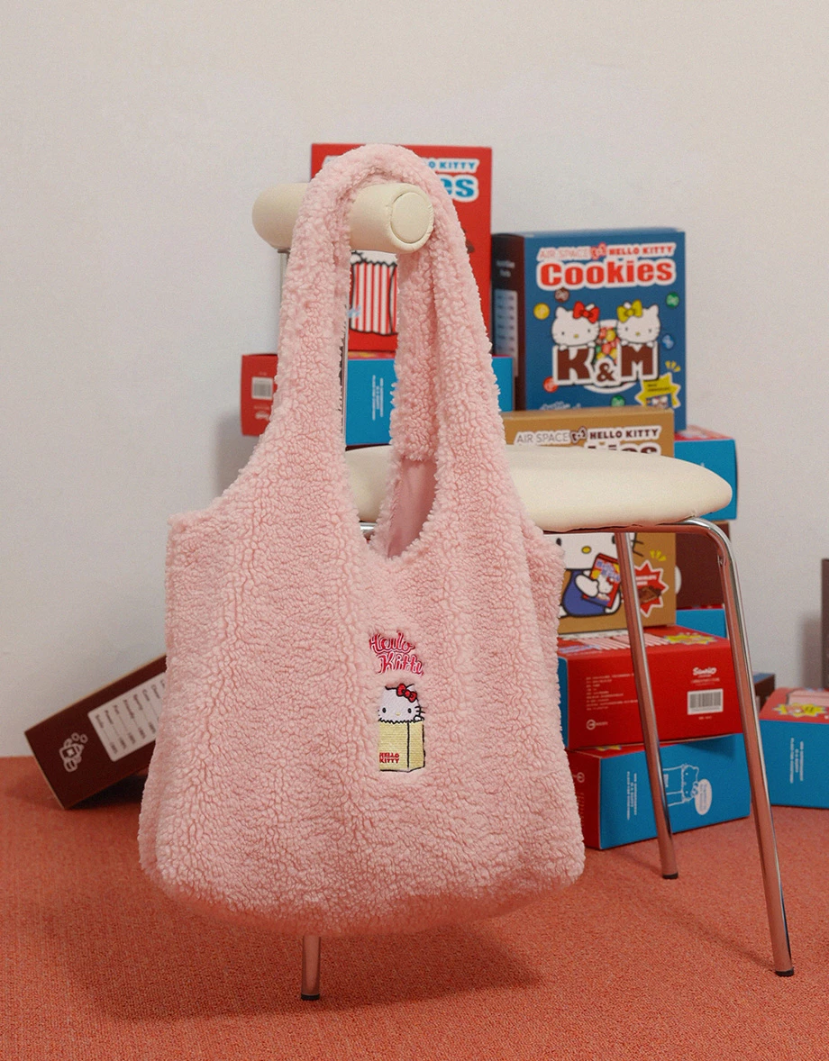 【Hello Kitty Collaboration】Fluffy Plush Tote Bag