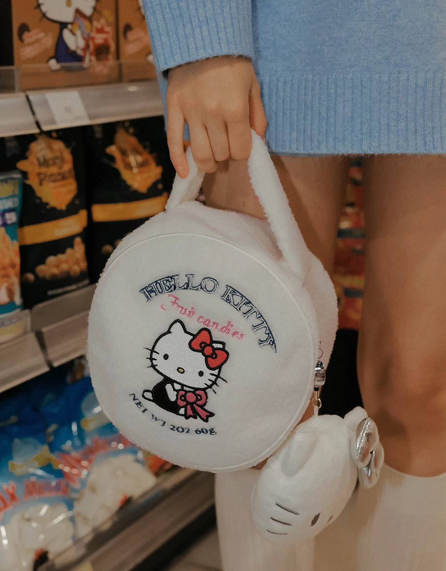 【Hello Kitty Collaboration】Fluffy Round Sherpa Makeup Pouch