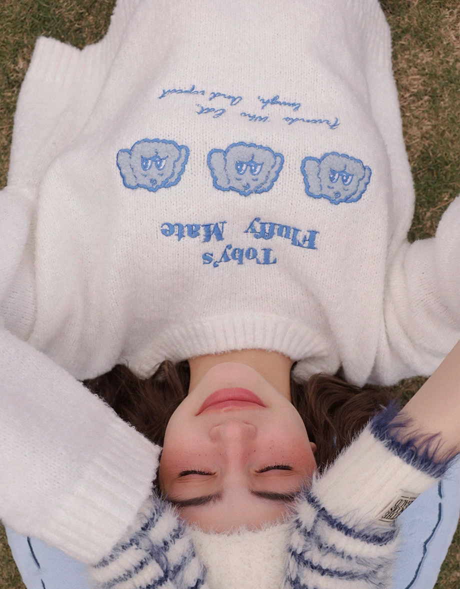 【Lyra & Toby】Slogan Embroidered Cropped Knit Sweater