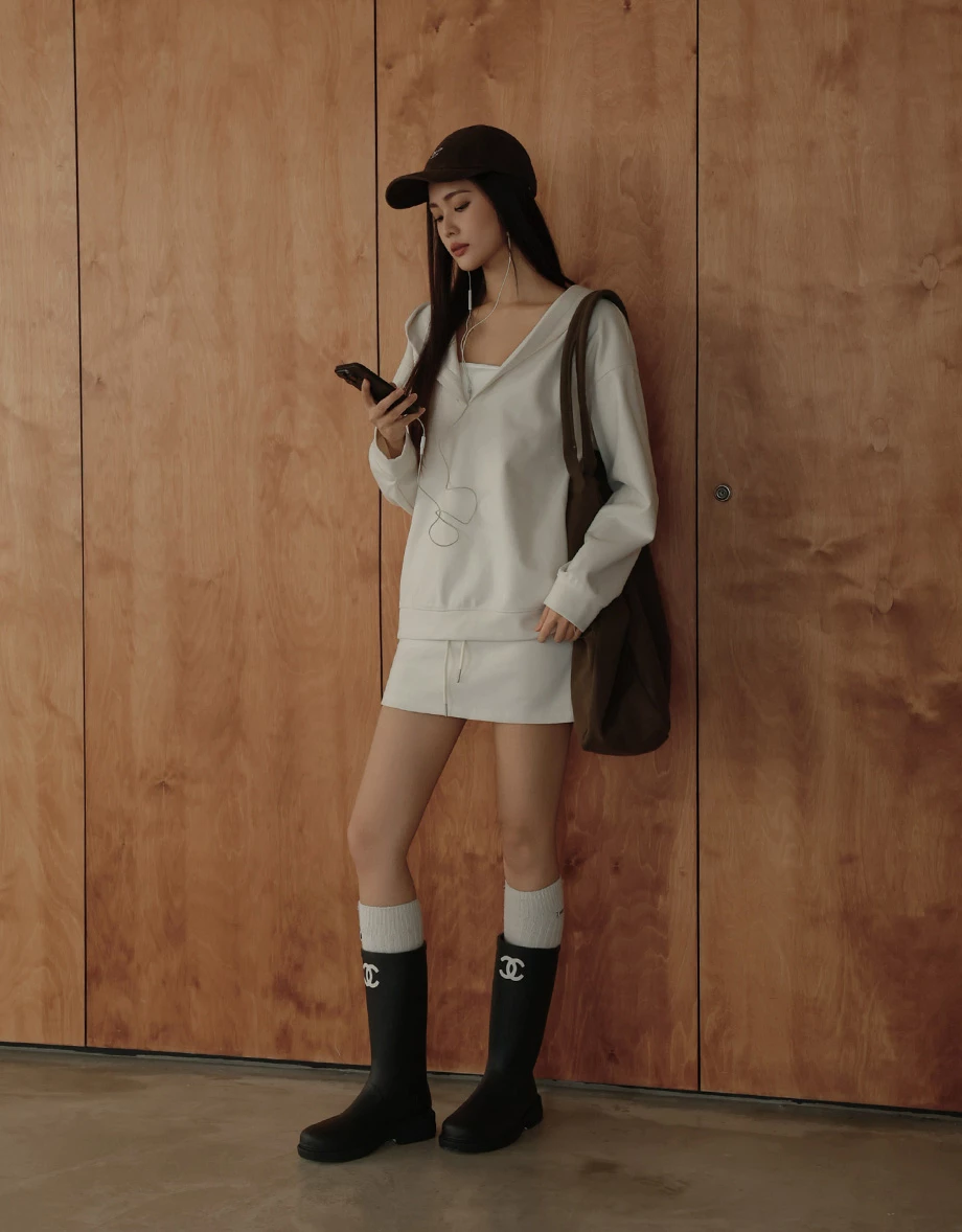 Oversized V Neck Collared Hooded Sweatshirt Oversized V Neck Collared Hooded Sweatshirt