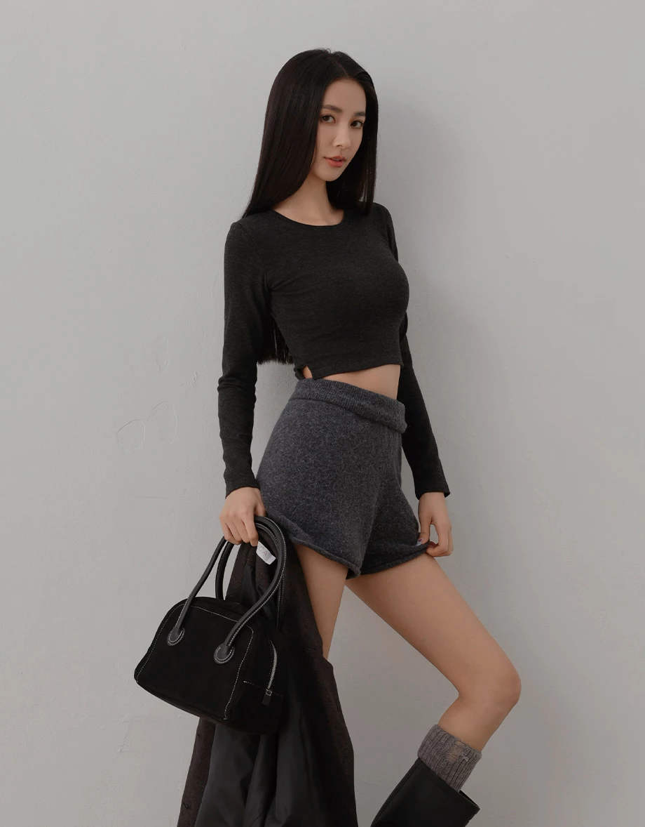 Side Split Hem Basic Crew Neck Long Sleeve Crop Top Side Split Hem Basic Crew Neck Long Sleeve Crop Top