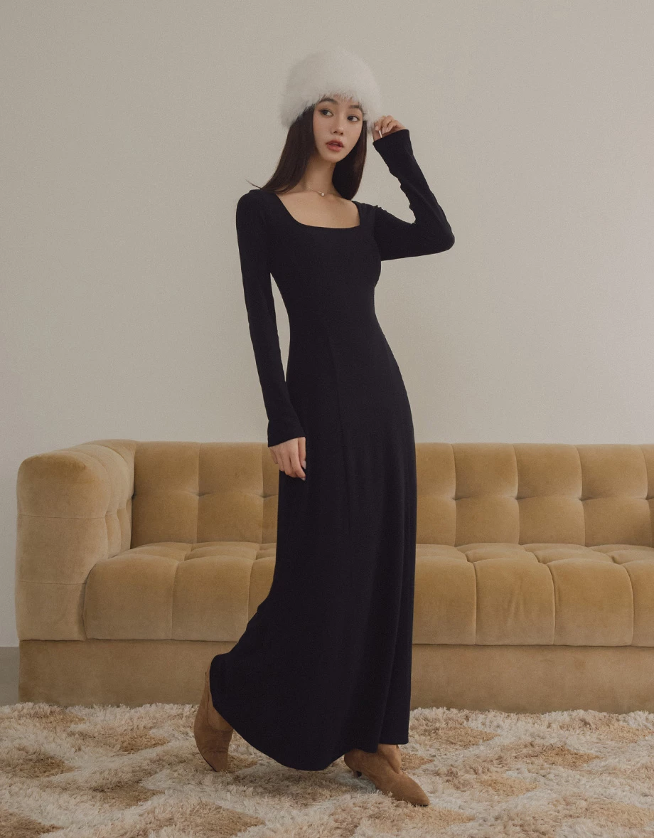 Elegant Fit Ribbed Square Neck Long Sleeve Padded Maxi Dress