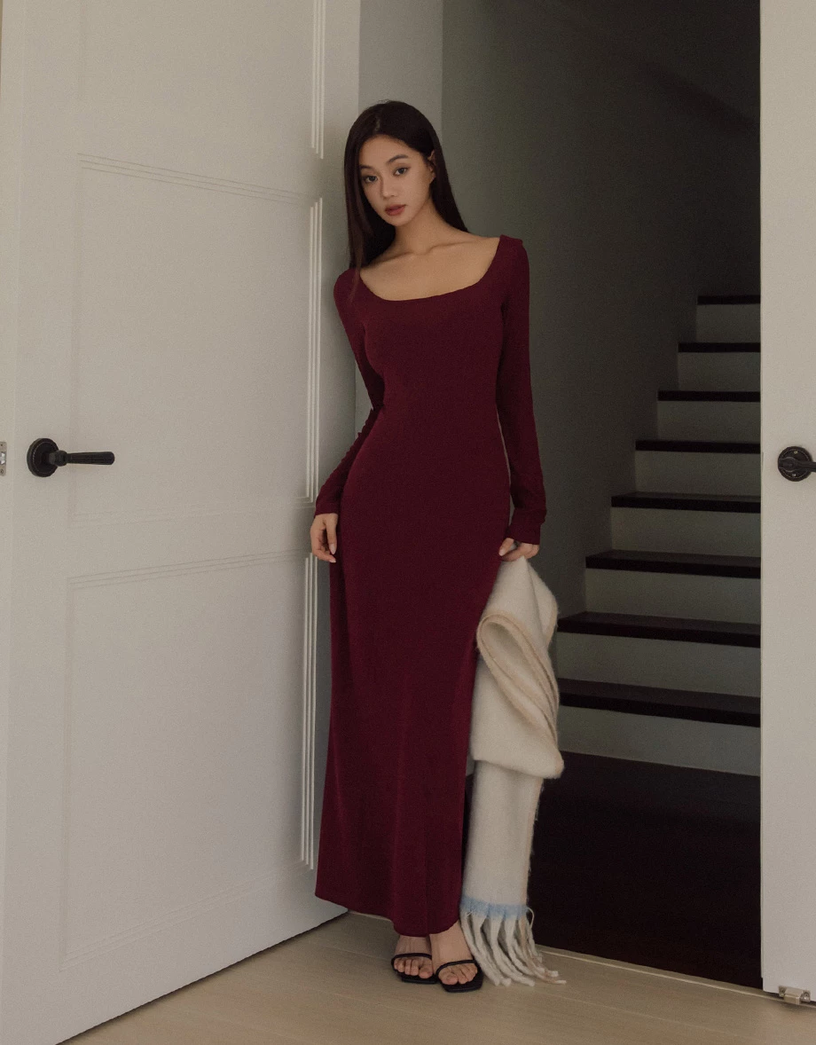 Elegant Fit Ribbed Square Neck Long Sleeve Padded Maxi Dress