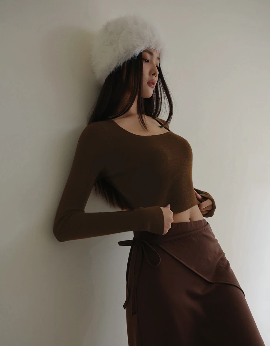 Soft Stretch Square Neck Fitted Ribbed Knit Long Sleeve Crop Top