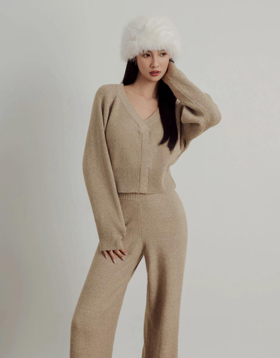 Soft Knit V Neck Sweater with Ribbed Panel Detailing Soft Knit V Neck Sweater with Ribbed Panel Detailing