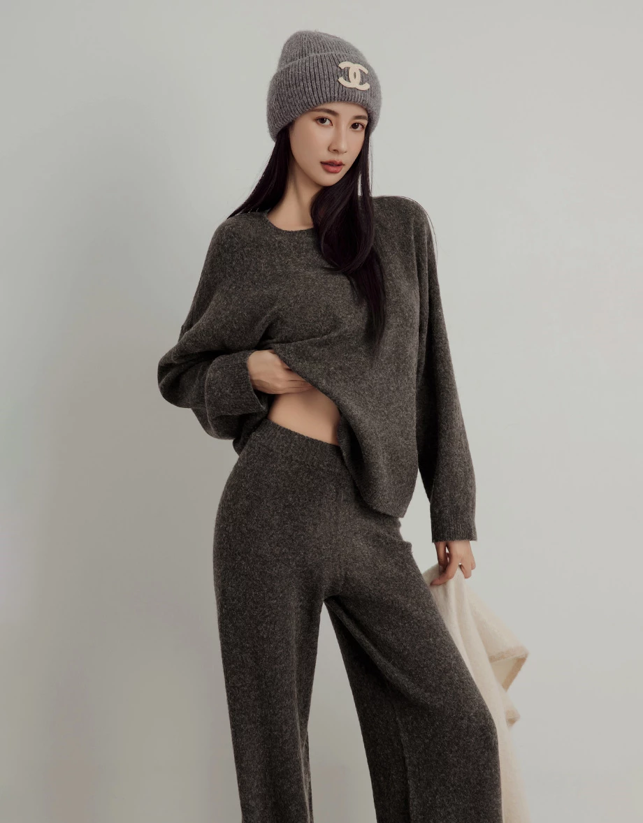 Oversized Soft Knit Crewneck Long Sleeve Sweater