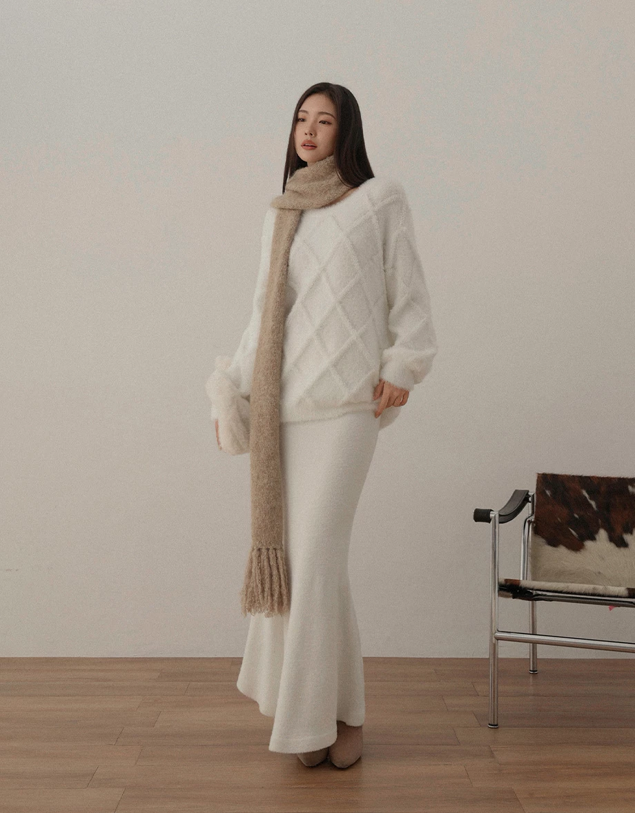 Classic Round Neck Argyle Pattern Knit Sweater