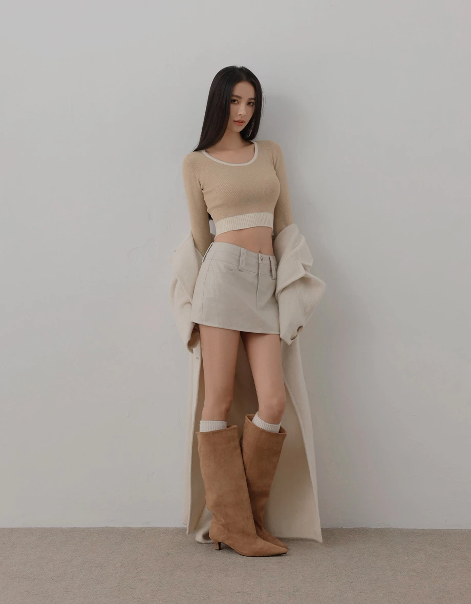 Contrast Trim Crewneck Cropped Fitted Knit Top