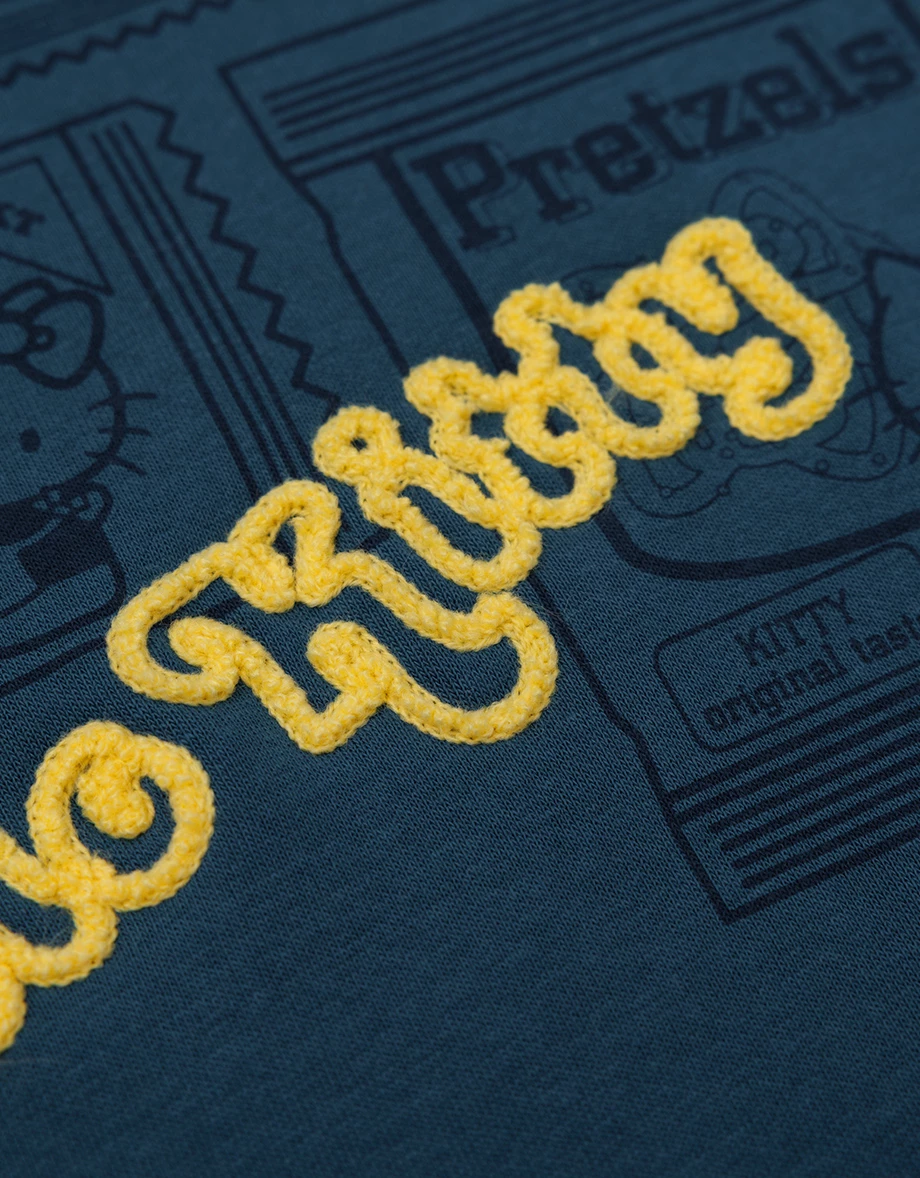 【Hello Kitty Collaboration】Soft Cotton Pullover Sweatshirt with Kitty Snack Graphic 【Hello Kitty Collaboration】Soft Cotton Pullover Sweatshirt with Kitty Snack Graphic